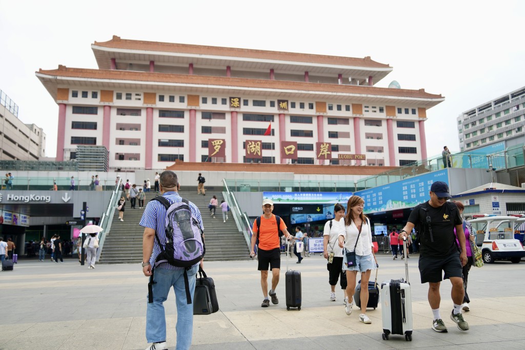 文體旅局局長楊潤雄表示這有助過關人流更為暢順，但估計不會導致往來的旅客大增。資料圖片