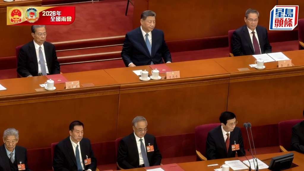 習近平(上中)出席全國政協十四屆四次會議閉幕會。駐京記者楊浚源攝