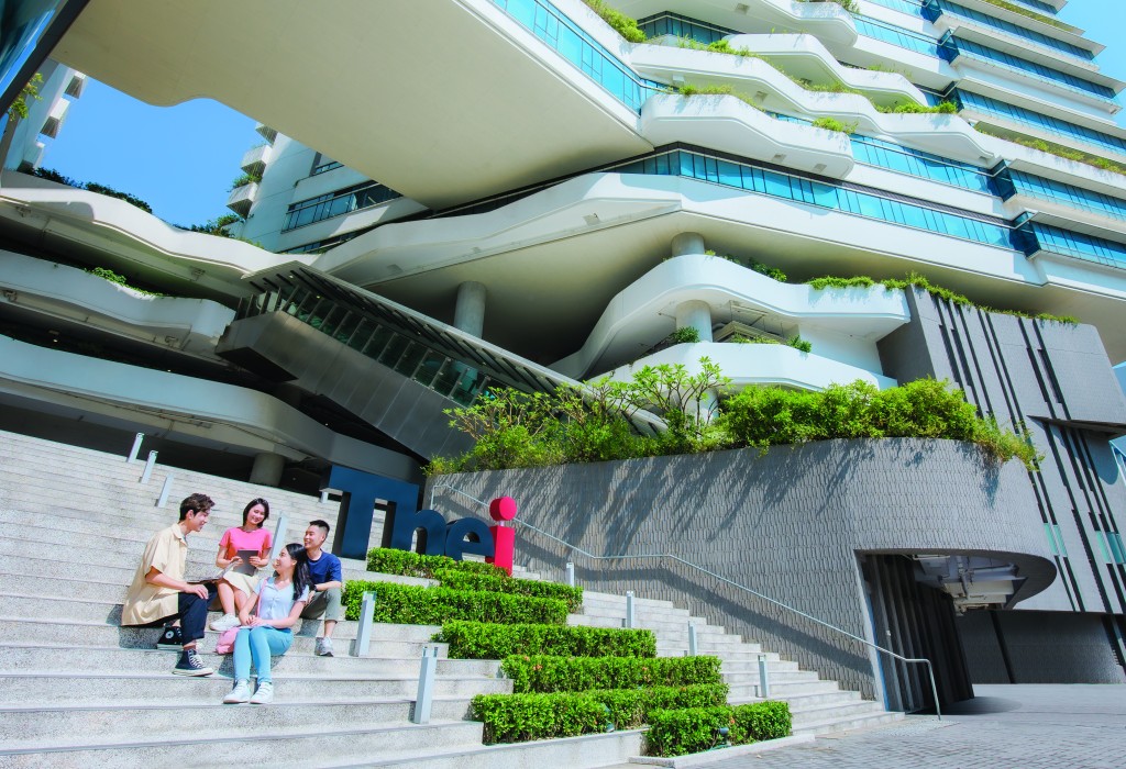 香港高等教育科技學院的全部課程，均設「工作綜合學習」。