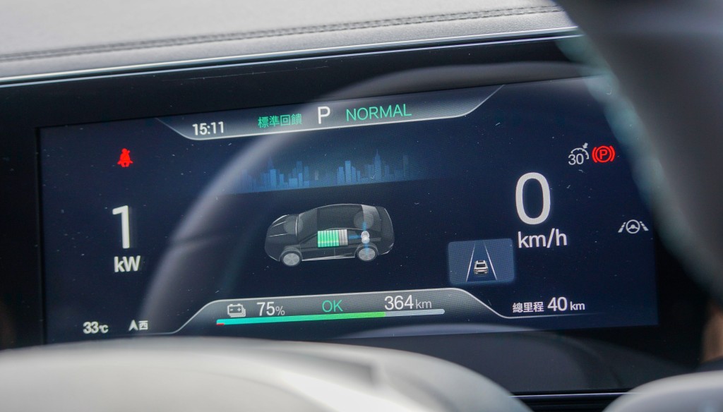 純電動比亞迪BYD SEAL 6 Premium房車本地試駕：頂級版搭載56.64kWh鋰電池，可釋放約218ps馬力與330Nm扭力，0-100km/h加速7.5秒，NEDC續航力485km。