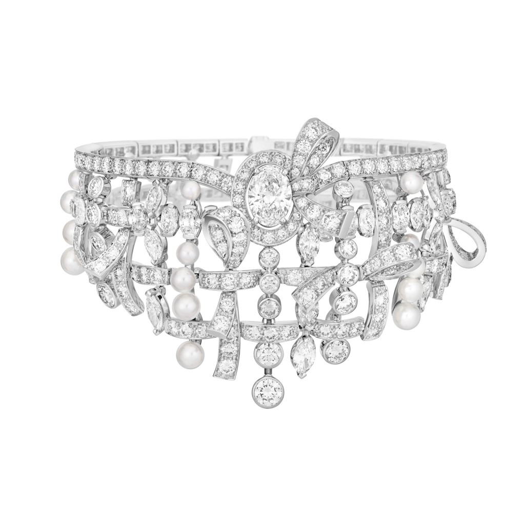 Tweed Pastel白金、钻石拼养珠手链，镶嵌单颗重约2.02卡钻石。