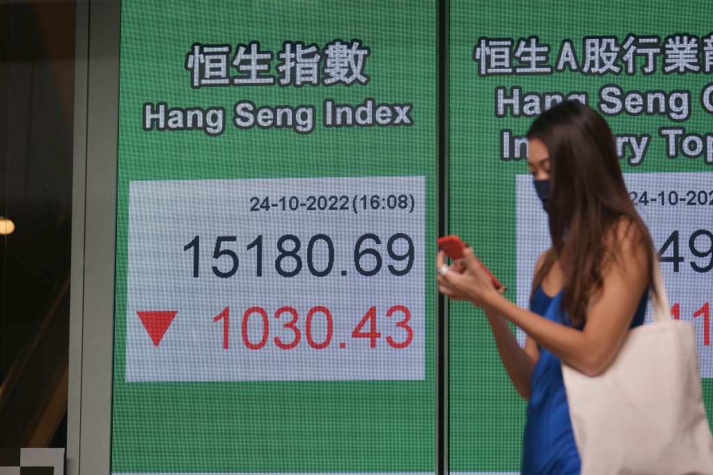 港股10月24日收市報15180.69。陳浩元攝