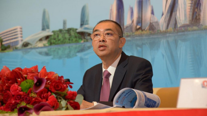 《财新网》报道，中国恒大集团前总裁夏海钧和前首席财务官潘大荣，已被中国监管部门控制。
