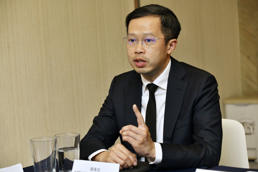 美國默沙東藥廠港澳區董事總經理湯偉成稱香港有背靠大灣區的優勢，集中醫療數據可吸引科研人員來港。