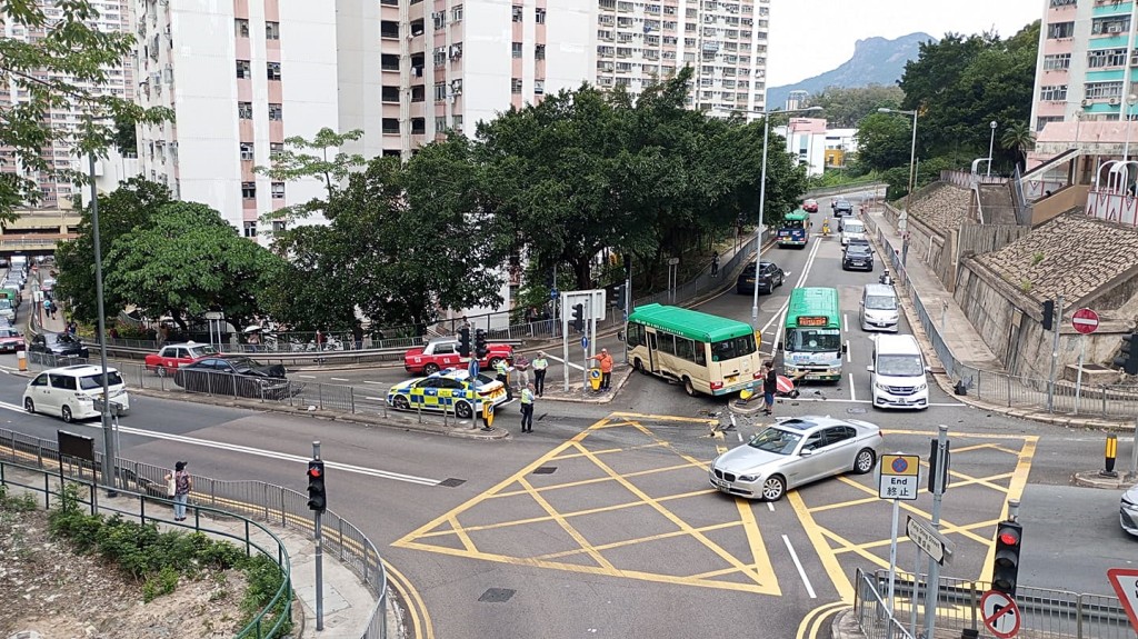 清水湾道发生交通意外。fb：Choi Wan Estate彩云邨 