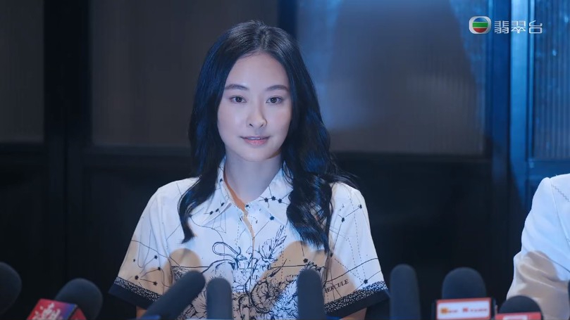 于是金牌经理人就为陈滢开记者宣布退选港姐。