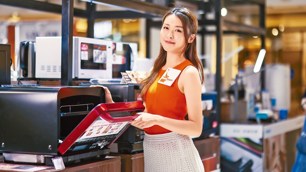 ●沙田HomeSquare，由7月18日（日）至8月15日（日）舉行「香港家居折2021」，The Point會員以「新地商場」手機App，可以積分及至筍折扣價換購精選限量貨品，包括以$190換購Gemini 10L電焗爐。若以滙豐信用卡於指定家居商鋪簽帳，亦可享雙重折扣。另於場內以滙豐卡單一簽帳滿$500，可參加有獎遊戲，贏取總值超過$150,000的豐富獎品。