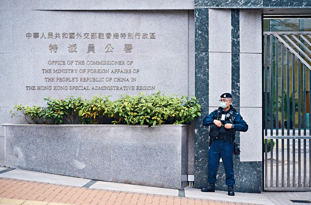 外交部駐港公署奉勸美駐港總領館趁早放棄「以港遏華」妄想，立即停止干預香港事務。