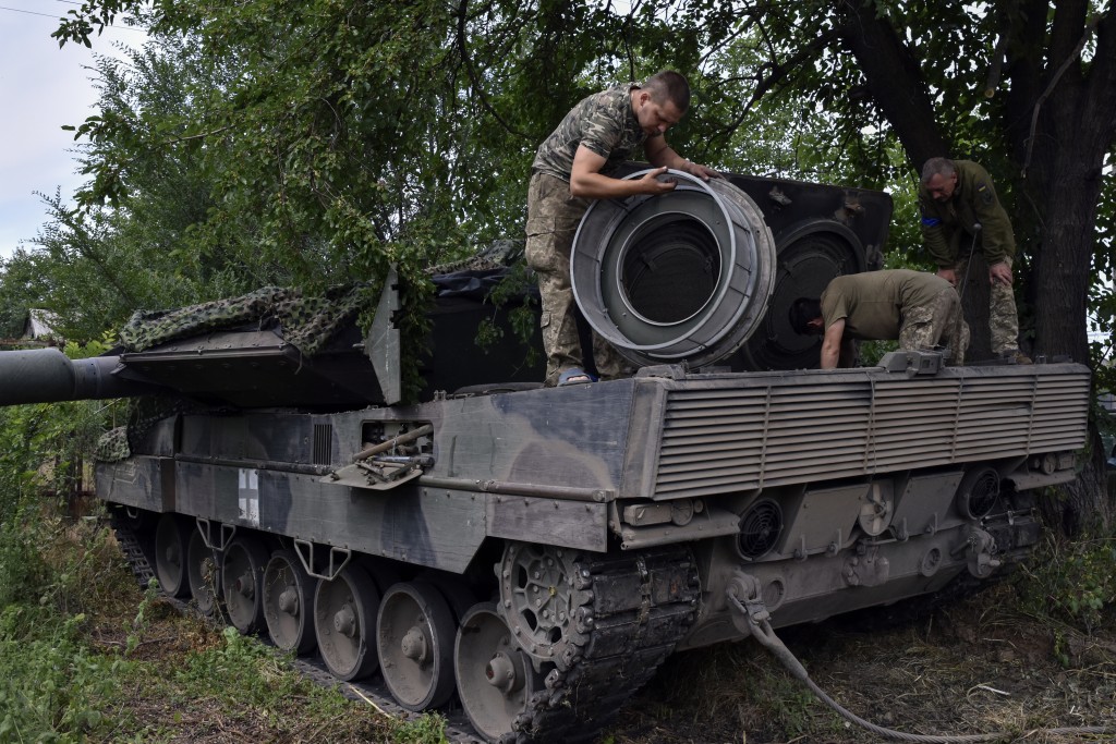 俄军指，在乌克兰战场上摧毁大量德国制「豹2」坦克。 路透社