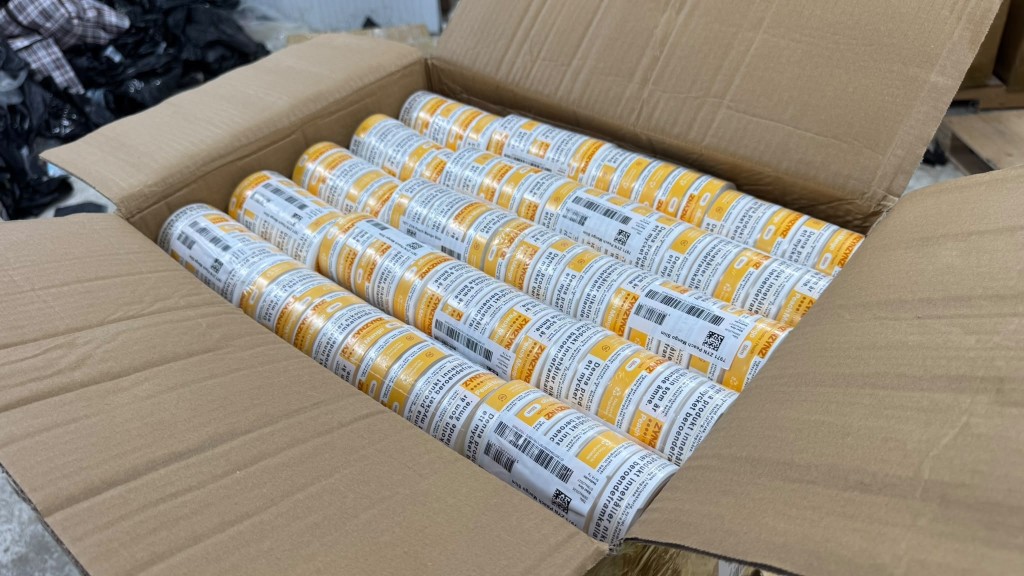 涉案私煙被僞裝成普通貨物,試圖掩人耳目。海關圖片 涉案私煙被僞裝成普通貨物,試圖掩人耳目。海關圖片