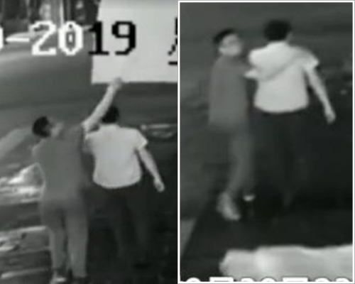 男子扯下國旗後還回頭偷笑。網圖
