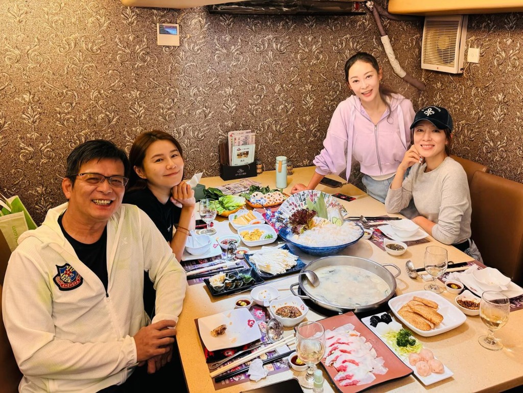 楊卓娜今日（29日）在IG分享與妹妹楊茜堯、黃翠如，與黃日華聚會的照片。