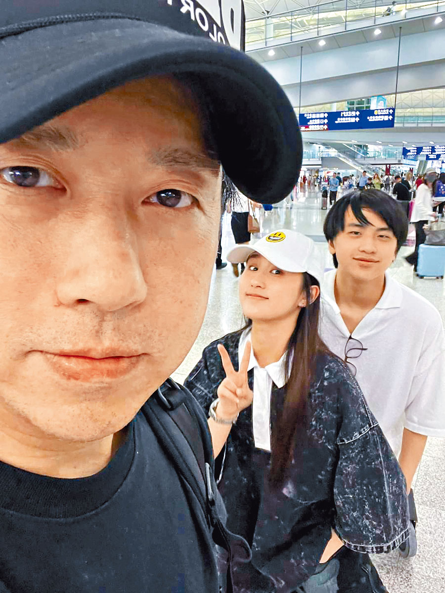 林子博上月帶同兒女回港放暑假，除了拜祭亡妻，原來亦安排了做手術。