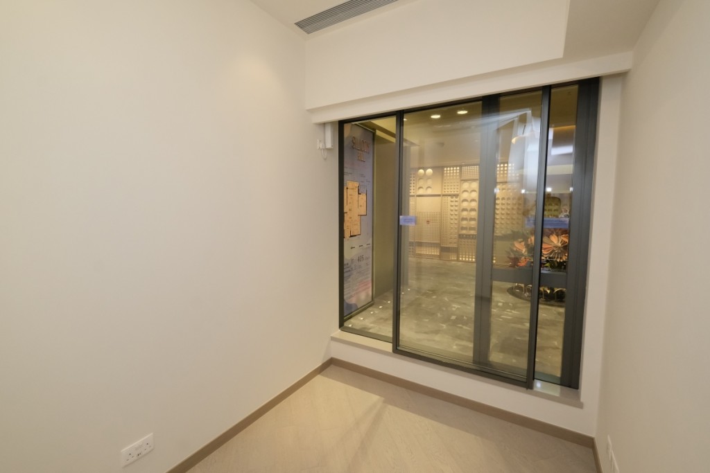 廳房均附有綜合式滅音窗，為提供寧靜生活環境。（翠景閣3座9樓B2室 ）