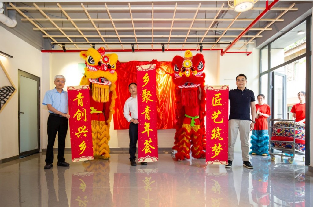 黃宗義署理總幹事(右一)為「青年會手工坊」主持開幕儀式。(YMCA提供) 黃宗義署理總幹事(右一)為「青年會手工坊」主持開幕儀式。(YMCA提供)