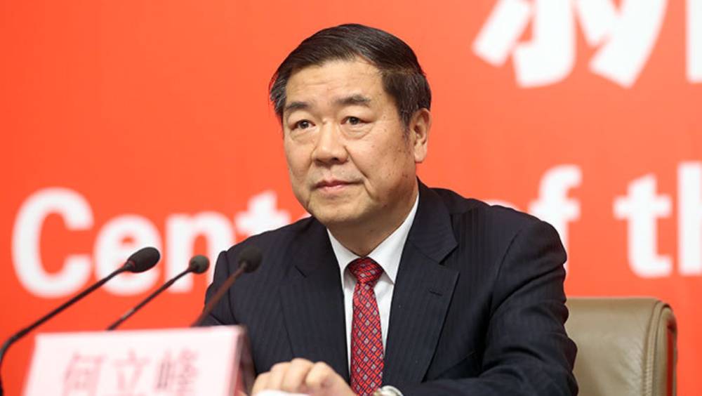 何立峰14日率團赴法國，與美方舉行經貿磋商。 新華社