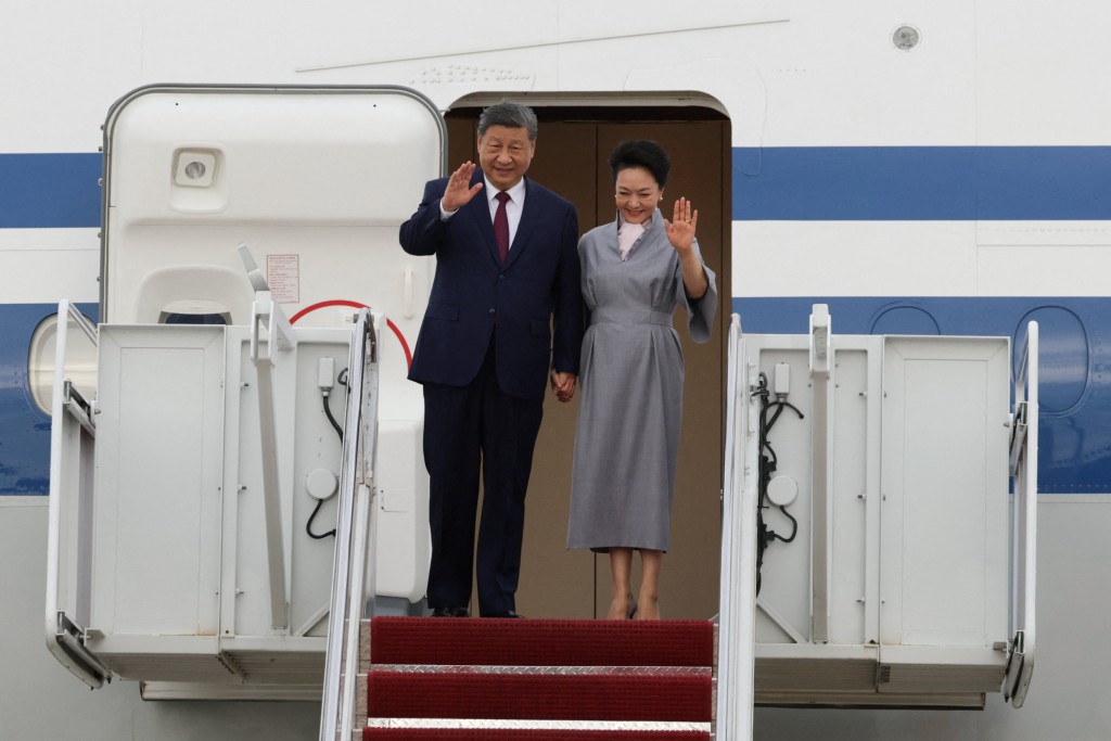 国家主席习近平与夫人彭丽媛于2026年9月23日至25日对美国进行为期3天的正式国事访问。路透社
