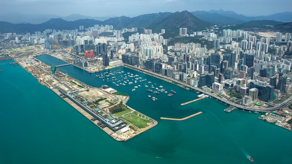 海事處向觀塘區議會提交文件，建議重整觀塘避風塘內的泊位布局。地政總署測繪處