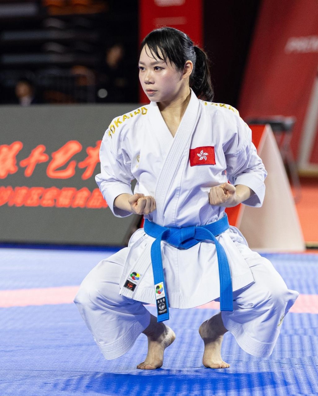 穿著金邊袍的劉慕裳再闖WKF K1超級聯賽決賽,是今季第三次。WKF FB 圖 穿著金邊袍的劉慕裳再闖WKF K1超級聯賽決賽,是今季第三次。WKF FB 圖