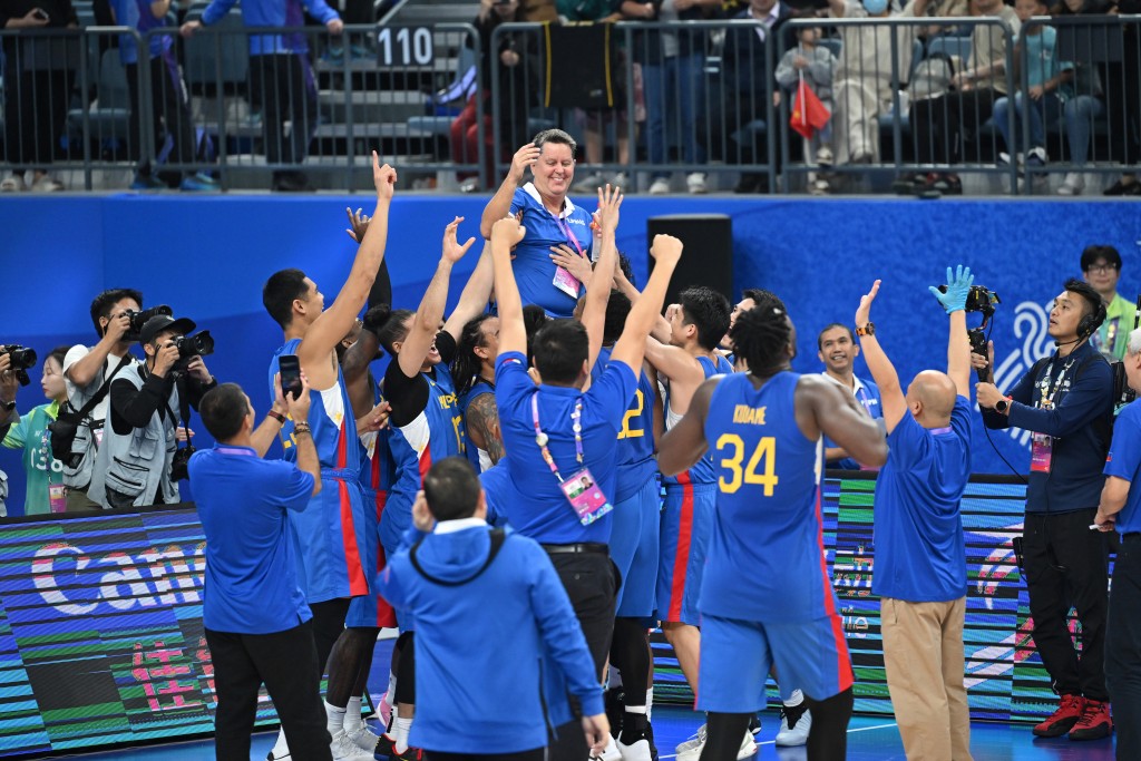 籃球——男子組：菲律賓隊奪冠。新華社
