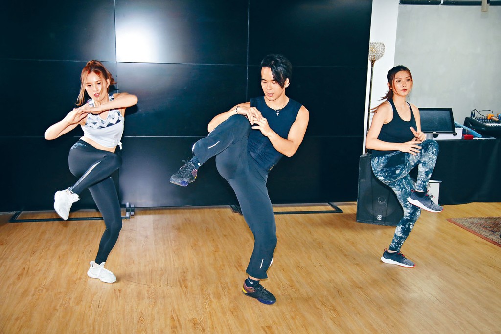 龐景峰帶領簡思恩和張沛樂，大跳Cardio Workout健身操。