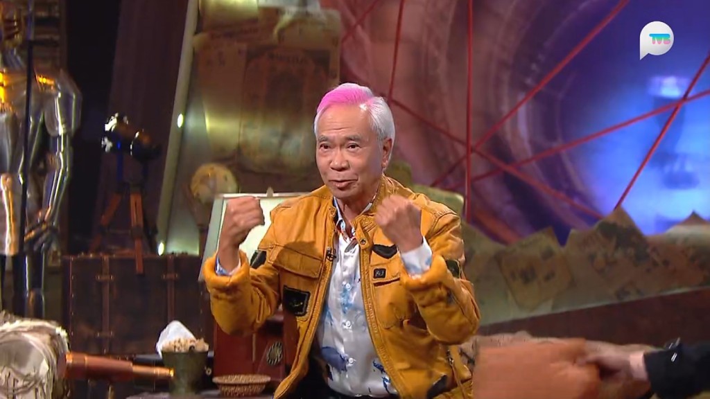 李龍基笑指:「唔係,同老婆點可以就咁企喺度啫?」 李龍基笑指:「唔係,同老婆點可以就咁企喺度啫?」