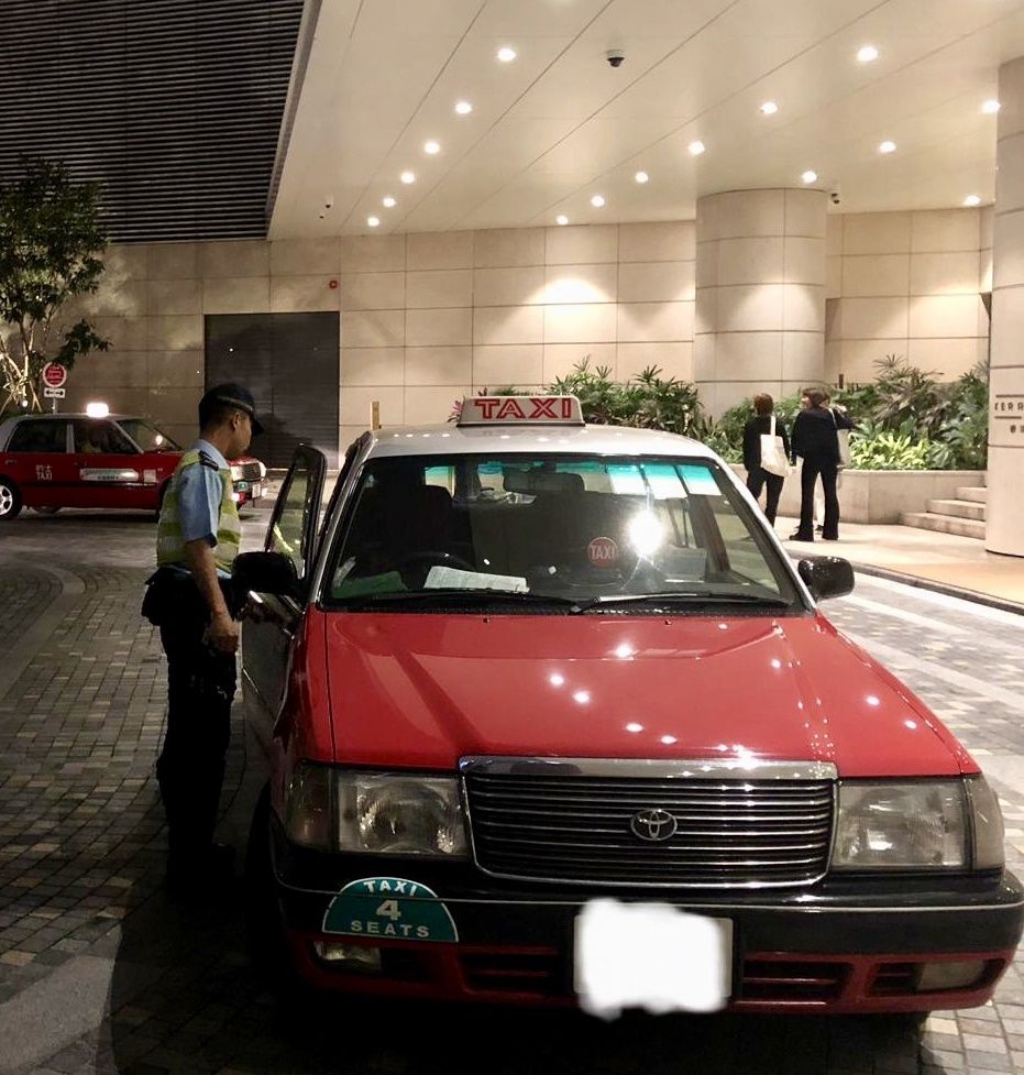 警方在尖沙嘴打擊的士違規。圖:警方提供