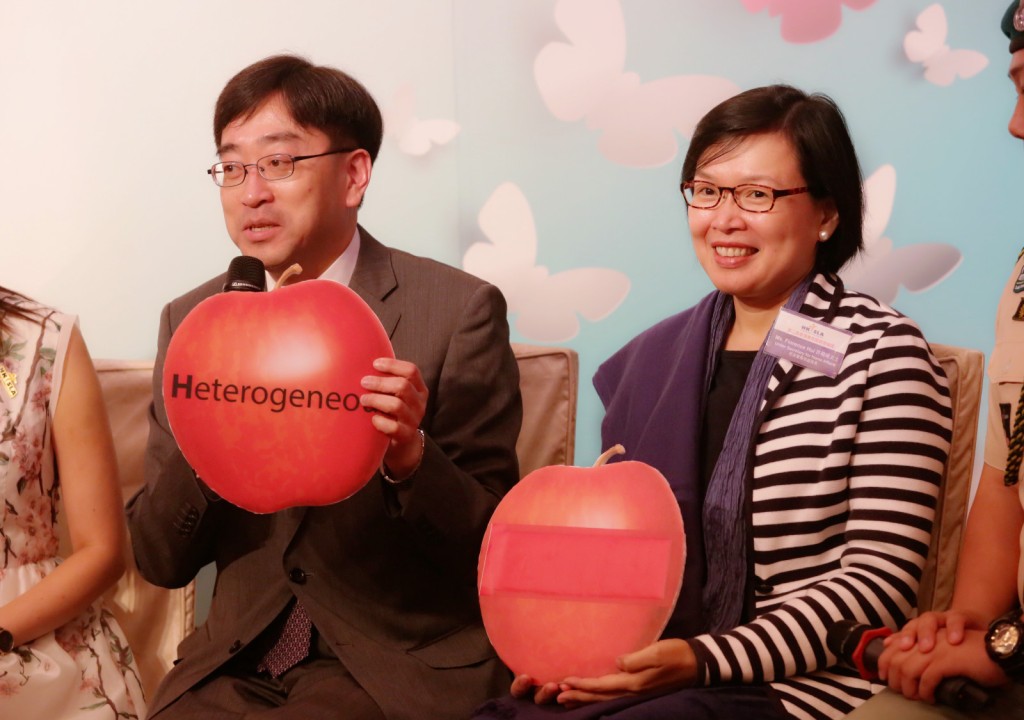 左為時任食衞局局長高永文；右為許曉暉。資料圖片