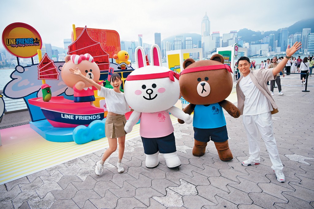 LINE FRIENDS卡通公仔是打卡熱點。