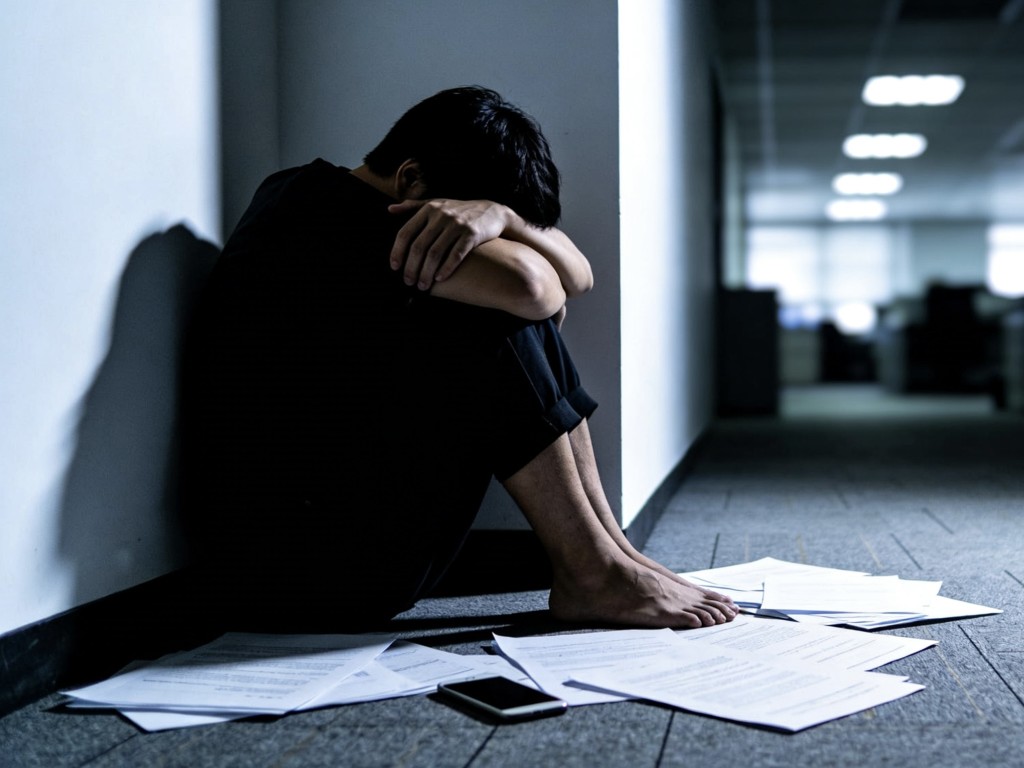 處理壓力方面，高達55%受訪者表示，不會或不確定會向專業人士求助。