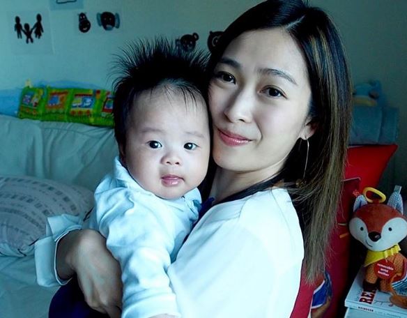 囝囝Damon一頭濃密頭髮，眼仔碌碌，十分可愛。