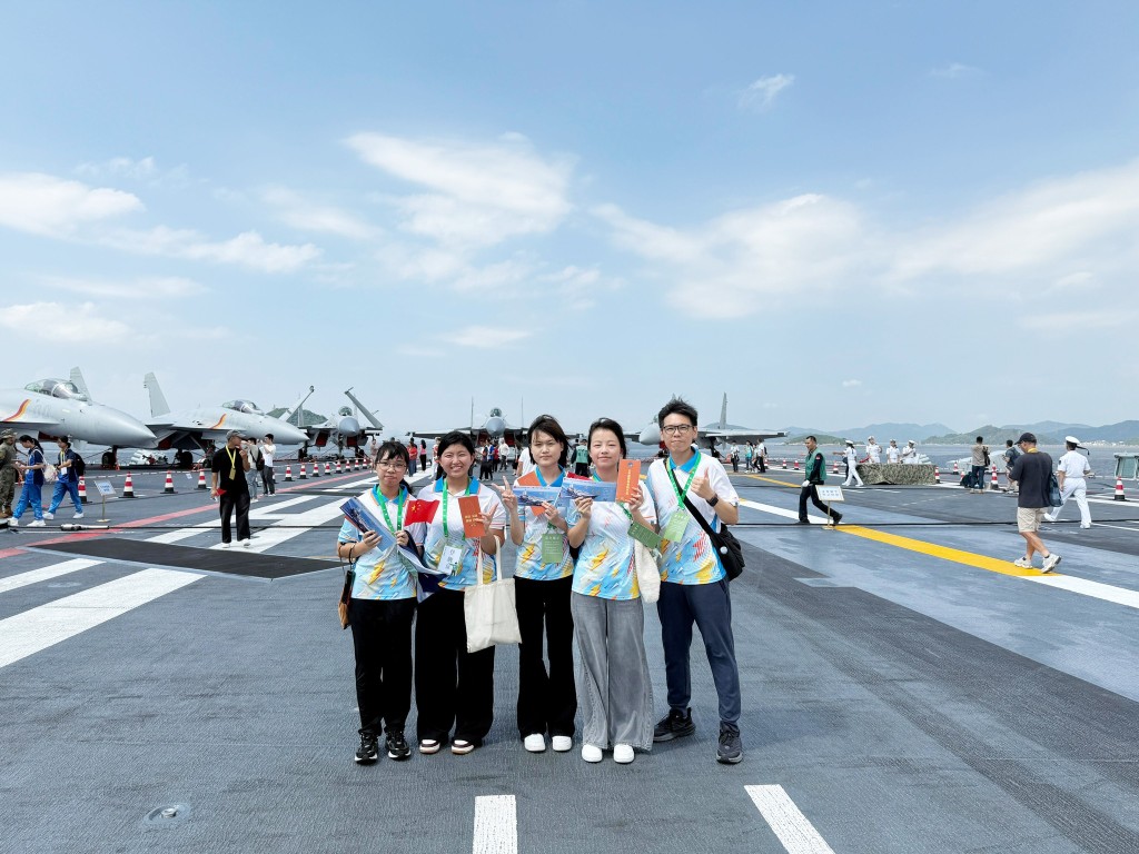 懲教署青少年制服團隊「更生先鋒領袖」(RPL)獲邀登艦參觀。懲教署FB圖片 懲教署青少年制服團隊「更生先鋒領袖」(RPL)獲邀登艦參觀。懲教署FB圖片