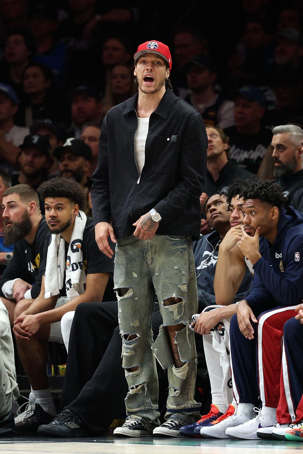 正選前鋒艾朗哥頓亦因小腿突發傷患，在賽前兩小時宣布避戰。AFP