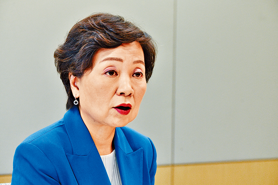 公經社科的性教育教材被批評保守,蔡若蓮不認同,強調出發點是希望保護學生。