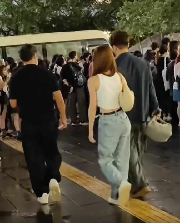 警覺性超高一秒彈開