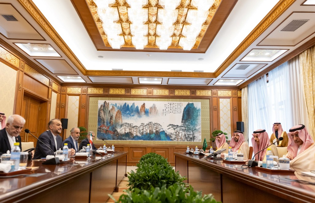 沙地和伊朗外长在北京会谈。路透社