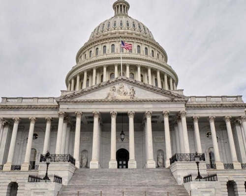 美國國會眾議院通過新一輪經濟救助方案。AP資料圖片