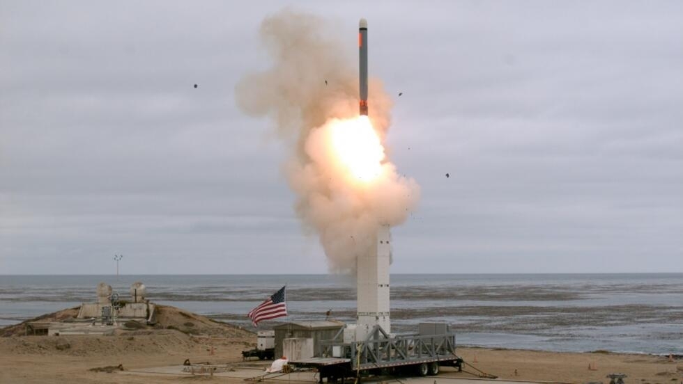 美军2019年在加州试射一枚中程巡航导弹。