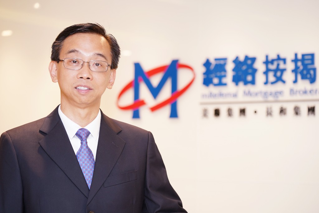 經絡按揭轉介首席副總裁曹德明相信,聯儲局將會審視關稅影響、通脹及就業數據走勢,如情況可控,第四季仍有機會進行年內首次減息。 經絡按揭轉介首席副總裁曹德明相信,聯儲局將會審視關稅影響、通脹及就業數據走勢,如情況可控,第四季仍有機會進行年內首次減息。