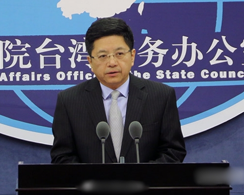 邱垂正指,香港辦事處處長工作簽證申請案自去年6月提出後,已多次透過管道與港府溝通,惟皆未獲正面回應。 網圖