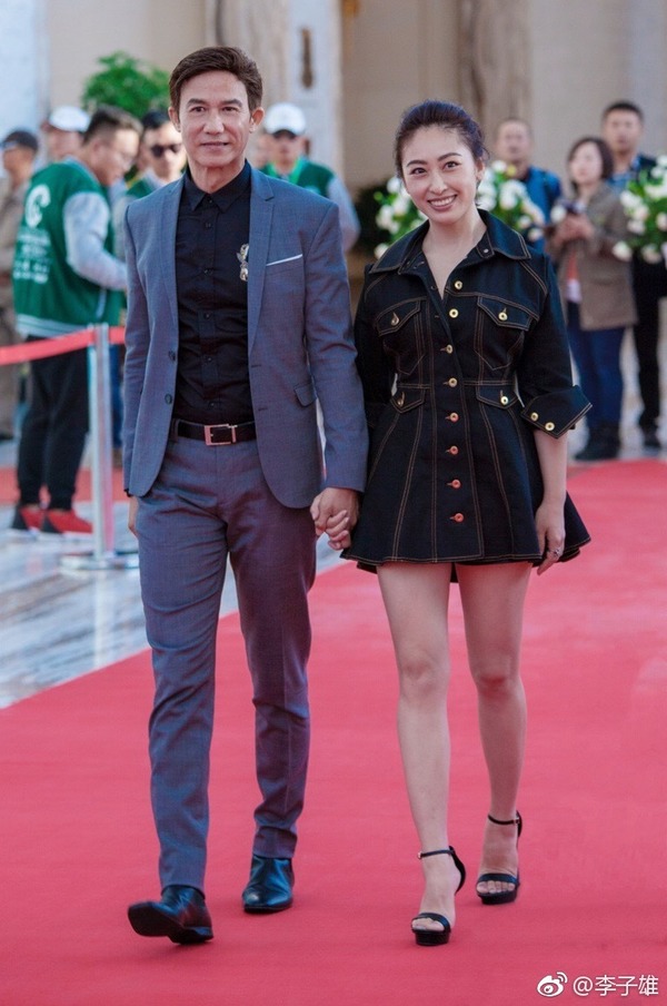 李子雄在2010年与比他年轻20岁、有「回族第一美女」之称的内地女星王雅琦结婚。