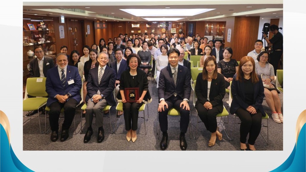 香港律師會昨日（17日）舉辦《行政與法律的跨年代探討》爐邊對談。律師會FB圖片
