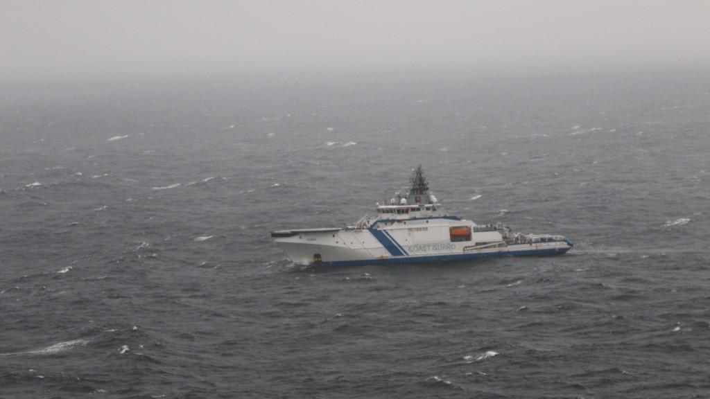 芬蘭邊防衛隊提供的圖片顯示，其近海巡邏船Turva周三在芬蘭灣受損的Balticconnector天然氣管道所在位置附近海上巡邏。  路透社