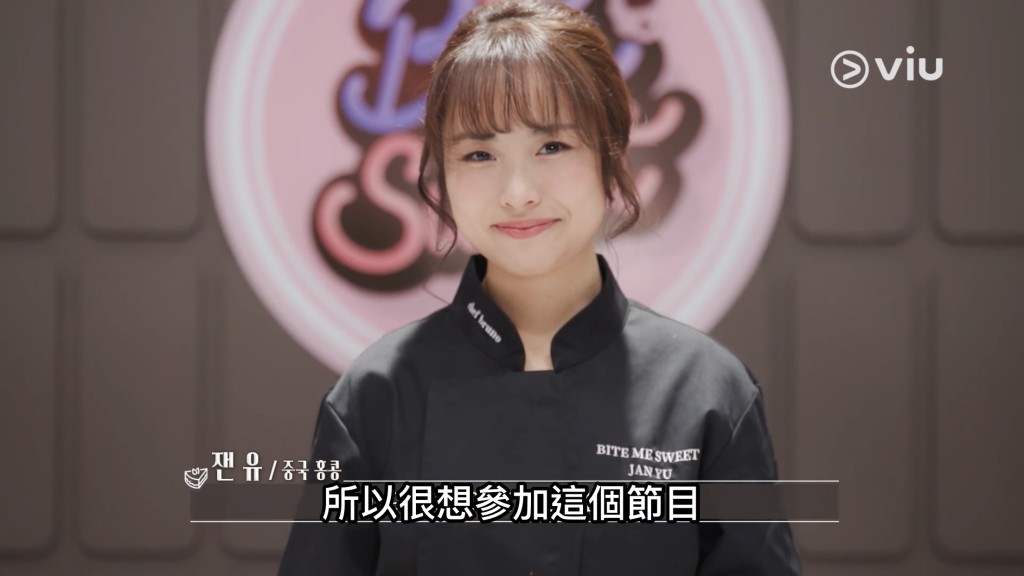 香港代表余巧琳有甜美笑容。