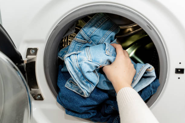 變頻洗衣機運轉聲響比較小；定頻洗衣機聲響較大。