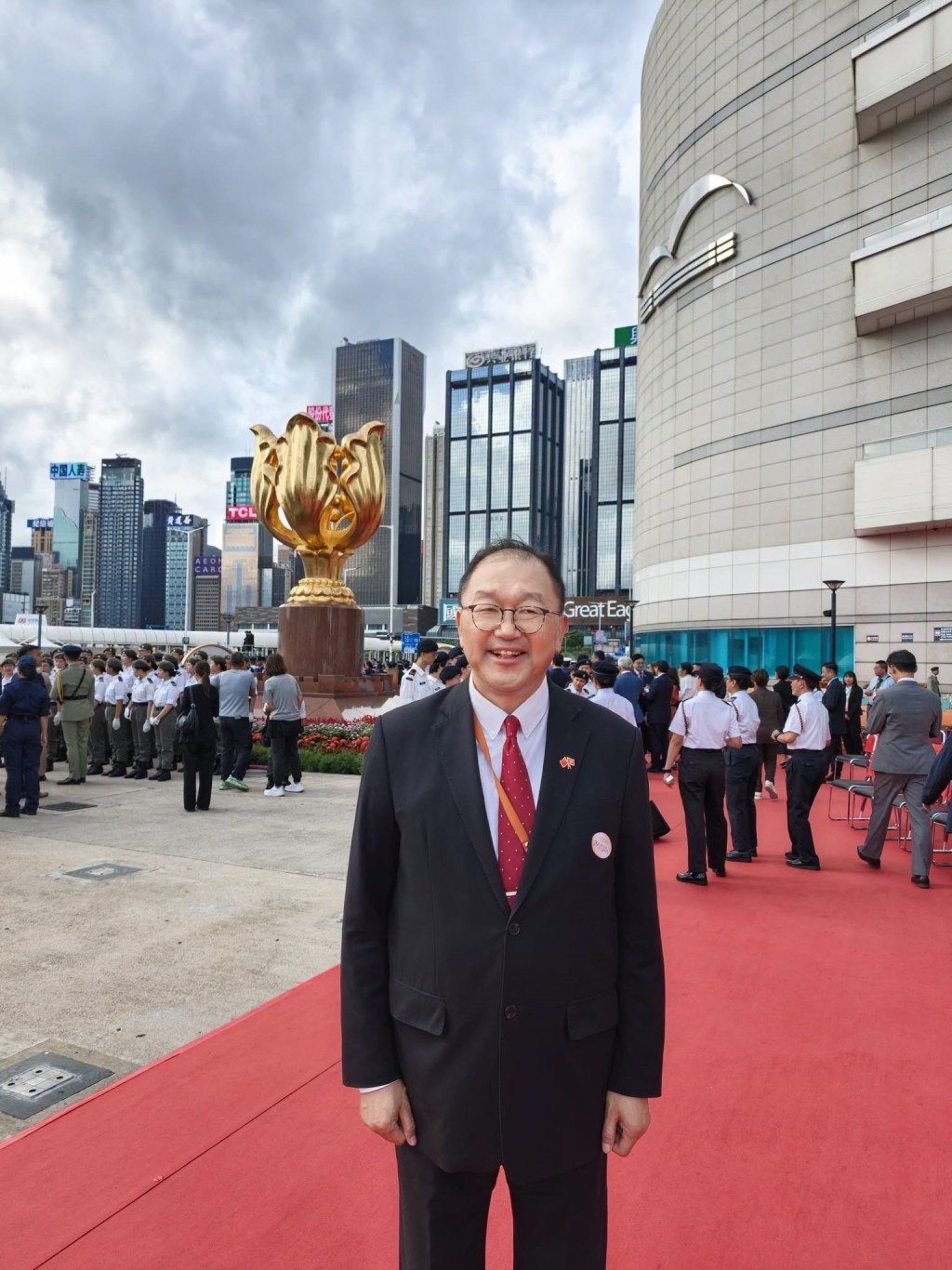黃錦輝今早如常出席升旗禮、酒會,以及慶祝中國共產黨成立105周年活動啟動儀式。黃錦輝fb 黃錦輝今早如常出席升旗禮、酒會,以及慶祝中國共產黨成立105周年活動啟動儀式。黃錦輝fb