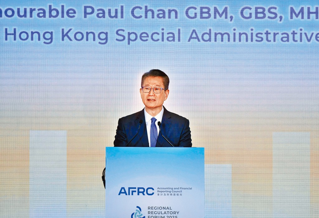 陈茂波指，香港与其他地方一样面对会计人才短缺问题。