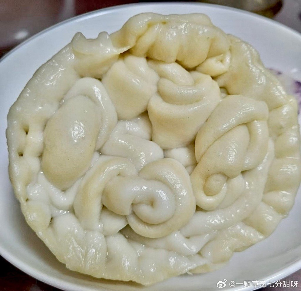 山東花餑餑造形千變，顏色艷麗，令網民讚嘆如藝術品。微博＠一顆草莓七分甜呀