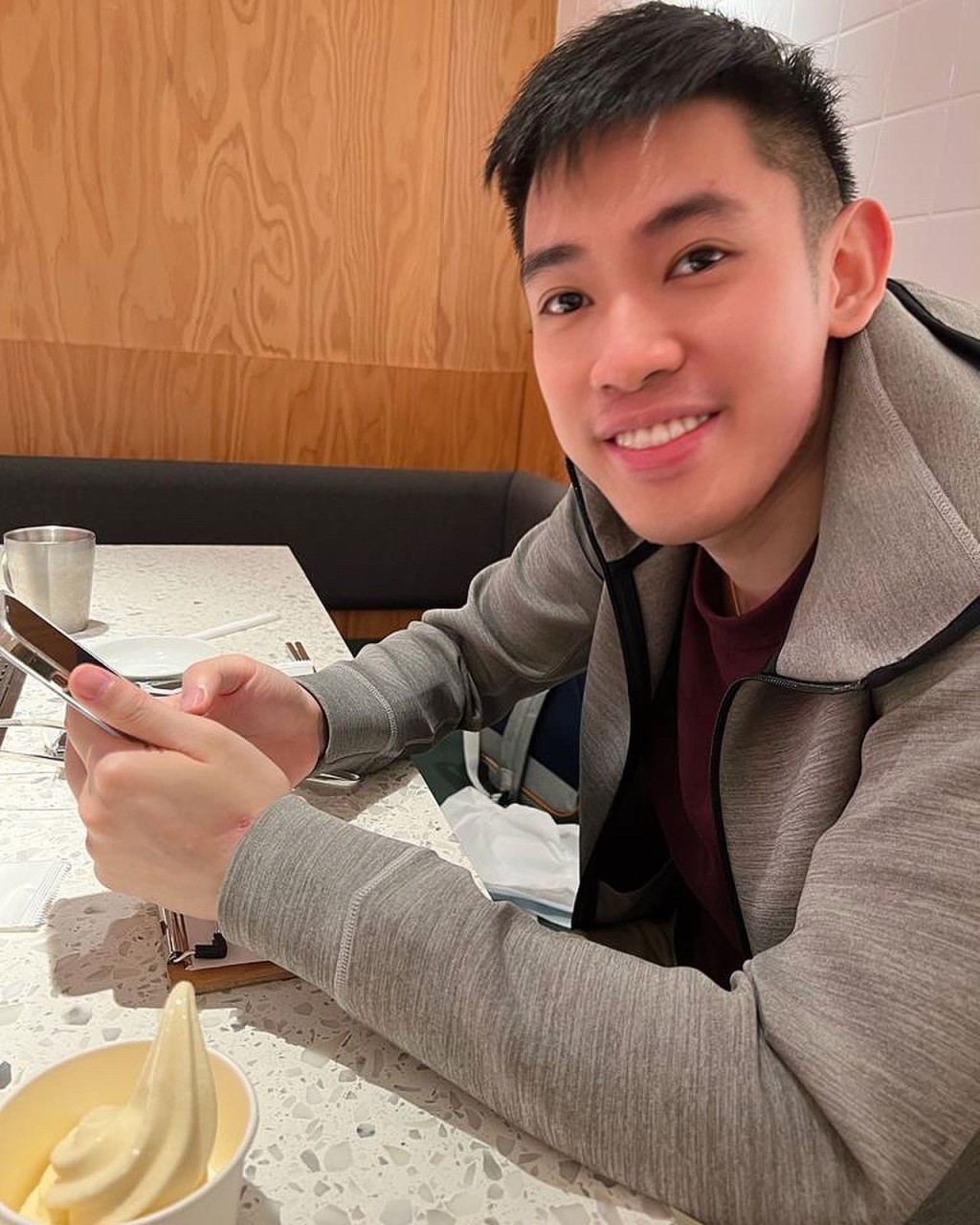 容家耀坦言,每次大事直播背後都經過無數個通宵準備。 容家耀坦言,每次大事直播背後都經過無數個通宵準備。