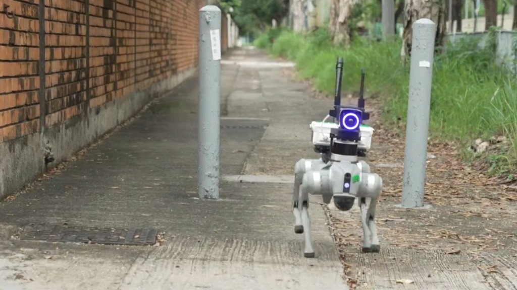 希望机械狗未来能代替调查人员进行较危险的工作。香港政府新闻网